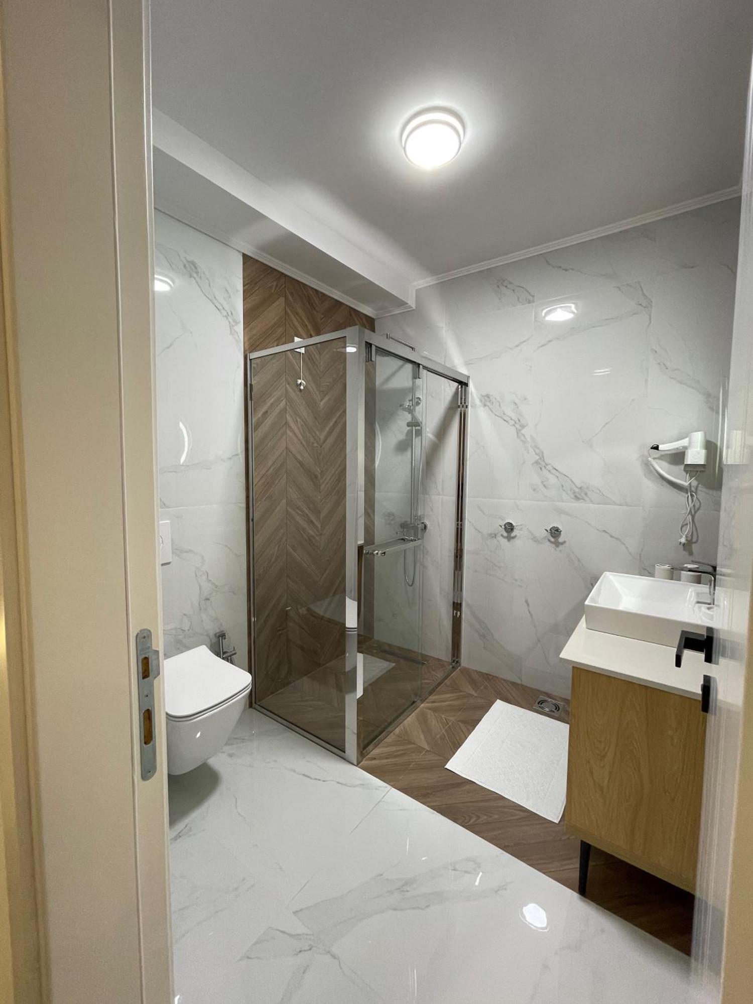 Hotel Maraj Улцинь Экстерьер фото