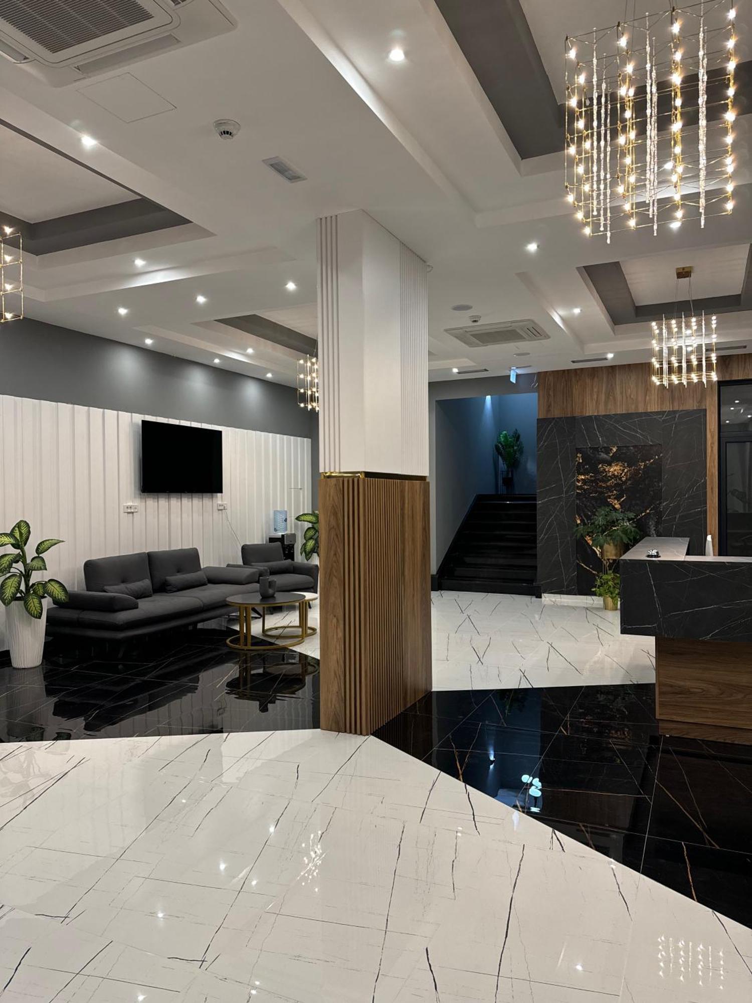 Hotel Maraj Улцинь Экстерьер фото